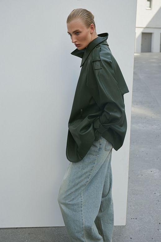 Short eco-leather trench with belt dark green