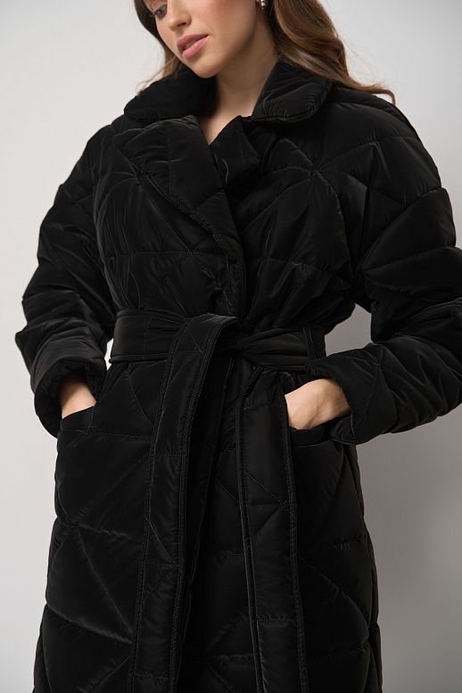 Long quilted coat black with triangle pattern