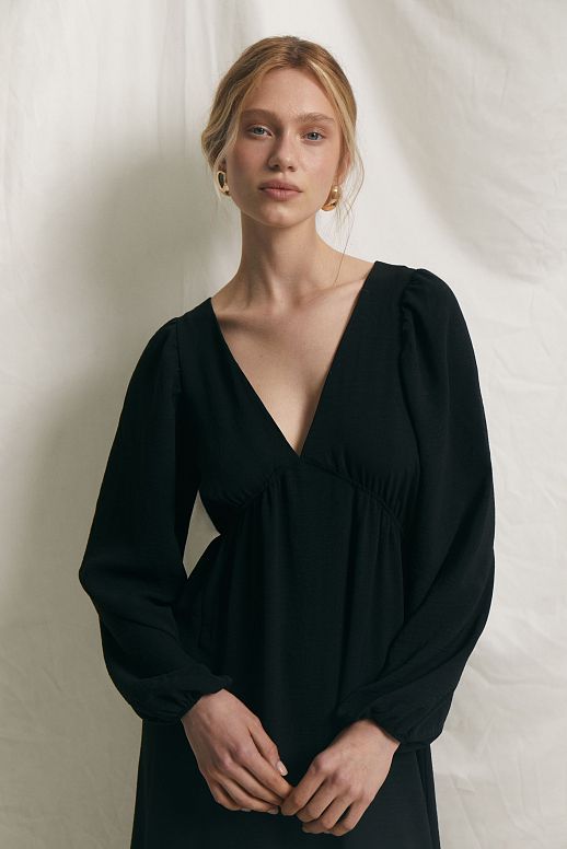 Open back maxi dress in black colour