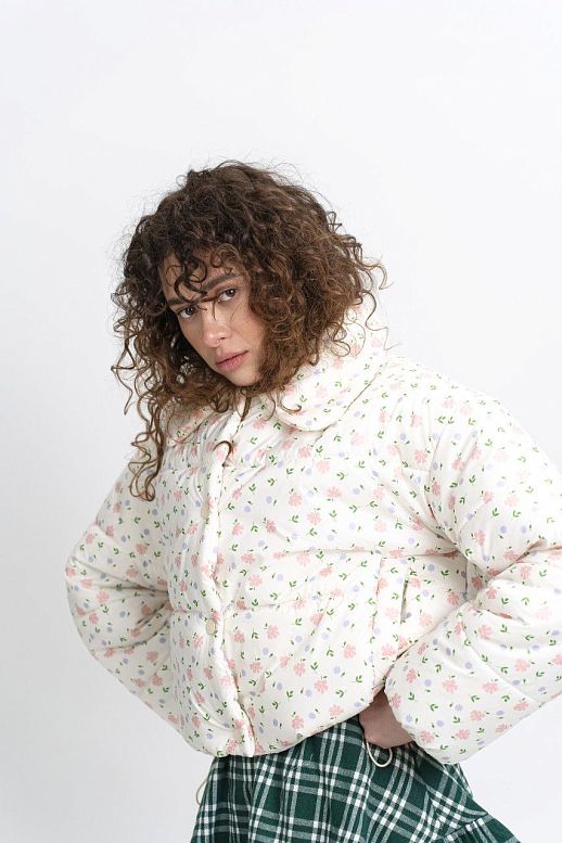 Short coat with collar ivory with blue and pink flowers