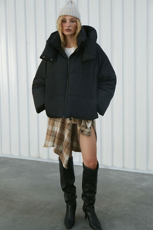 Black cropped coat with zipper