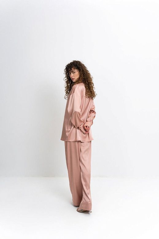 Silk suit in pink colour